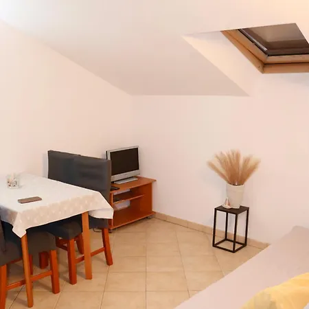 Apartment Marusic Vinisce